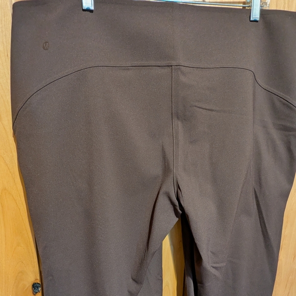 Lululemon Smooth Fit Pull-On High-Rise Pant Regular Length Espresso Sz 20 - Picture 11 of 11